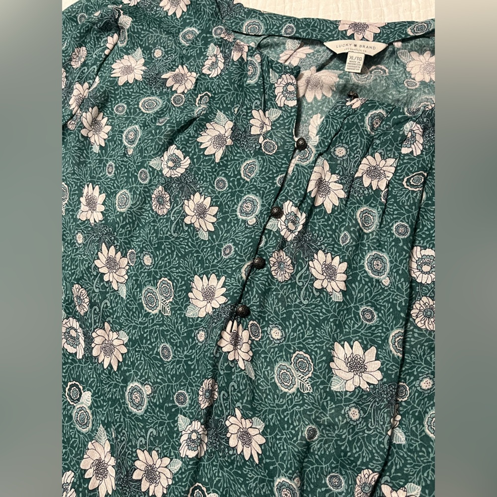 Lucky Brand Green Floral Peasant Top with Delicate Round Buttons - Picture 4 of 7
